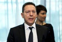 Ο Γ.Στουρνάρας κερνάει… συριανά λουκούμια τους άσπονδους “φίλους” του