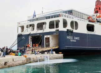 Λέσβος: Άνοιξαν προσωρινά το λιμάνι της Μυτιλήνης οι κτηνοτρόφοι – Τι διεκδικούν