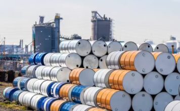 Κάθετη πτώση στην τιμή του πετρελαίου μετά την ανακοίνωση για άνοιγμα του Στενού του Χορμούζ