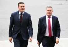 Βρετανία: Με την πλάτη στον τοίχο η κυβέρνηση – Παραιτείται ο υπουργός Υγείας