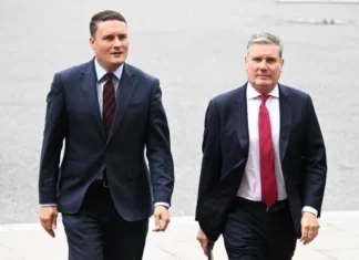Βρετανία: Με την πλάτη στον τοίχο η κυβέρνηση – Παραιτείται ο υπουργός Υγείας