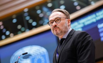 Επίτροπος Ενέργειας: Η Ευρώπη πληρώνει 600 εκατ. ευρώ ημερησίως την εξάρτησή της από ορυκτά καύσιμα