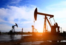 Πετρέλαιο: Σταθεροποιείται στα 72 δολάρια το Brent καθώς αυξάνονται οι ροές μέσω του Ορμούζ