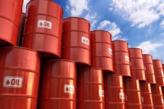 Brent: Βουτιά σχεδόν 40% στο τρίμηνο εν μέσω συνομιλίων ΗΠΑ – Ιράν – Οι χειρότερες επιδόσεις από το 2020