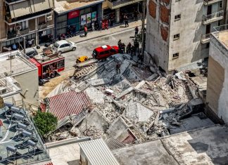 Πετράλωνα: Παρέμβαση εισαγγελέα για να απομακρυνθούν τα μπάζα της πολυκατοικίας που κατέρρευσε