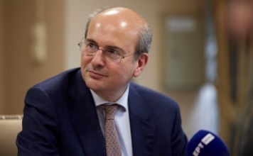 Κ. Χατζηδάκης: HelleniQ Energy και Motor Oil δίνουν 40 εκατ. ευρώ για φθηνότερα καύσιμα