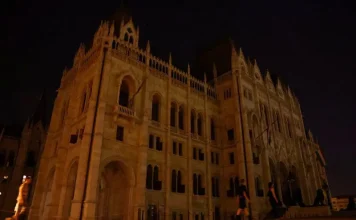 Ουγγαρία: Χαμηλώνουν τα φώτα σε ιστορικά μνημεία για εξοικονόμηση ενέργειας εν μέσω καύσωνα