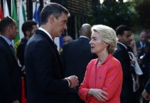 Ούρσουλα φον ντερ Λάιεν σε Π. Σάντσεθ: «Πρέπει να γίνουν περισσότερα για την προστασία των συνόρων»