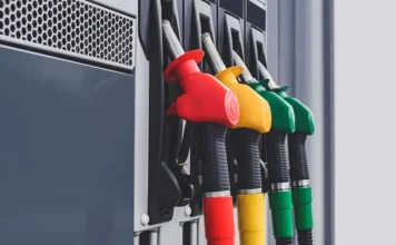 Βενζίνη και diesel σε υψηλά επίπεδα – Οι τιμές σε Αττική, νησιά και επαρχία