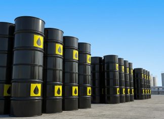 Πετρέλαιο κάτω από τα 104 δολάρια: Υποχωρούν οι τιμές παρά τις επιθέσεις των Χούθι – Το «χαρτί» της Σαουδικής Αραβίας
