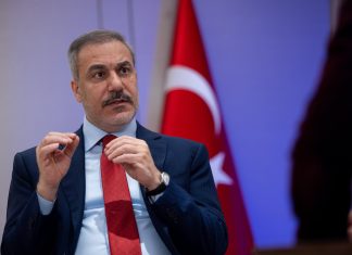 Χ. Φιντάν: «Η στρατιωτικοποίηση των νησιών στο Αιγαίο αποτελεί απειλή για την Τουρκία»