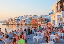 Μύκονος: Υπό αστυνομική φρούρηση η Πολεοδομία μετά από εισαγγελική παρέμβαση – Τι αναζητούν οι Αρχές