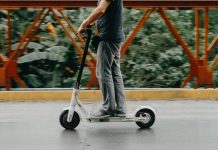 Έλεγχοι της Τροχαίας για παράνομη χρήση ηλεκτρικών πατινιών – Βεβαιώθηκαν 495 παραβάσεις